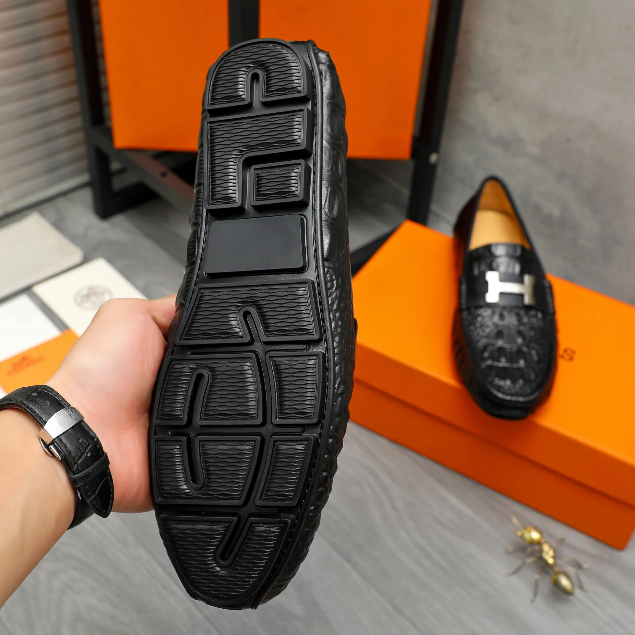 P380 Product trademark: HERMES "Hermes" casual slip-on men's shoes Regular size: 38-44 Product material: Selected crocodile pattern cowhide upper, pigskin lining, rubber outsole